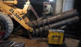 火山爆料挖掘机视频播放,挖掘机勇敢应对惊险救援